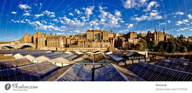 Edinburgh Tourismus Ferne Sightseeing Städtereise Himmel Wolken Sonnenlicht Sommer Schönes Wetter Schottland Europa Hauptstadt Stadtzentrum Haus