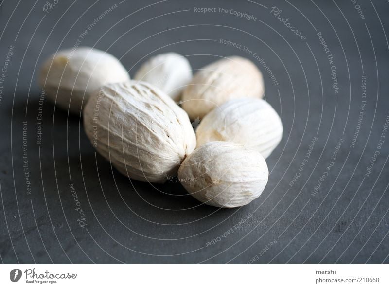 aus Steinen, die einem in den Weg gelegt werden grau weiß Symbole & Metaphern angeordnet Frucht Farbfoto Hülsenfrüchte Schalenfrucht mehrere Hintergrund neutral