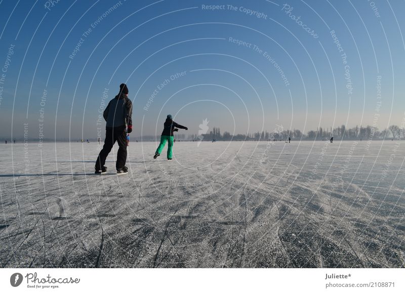 On Ice Ferien & Urlaub & Reisen Ausflug Abenteuer Winter Sport Schlittschuhlaufen Schlittschuhe Mensch maskulin feminin Frau Erwachsene Mann Freundschaft Paar 2