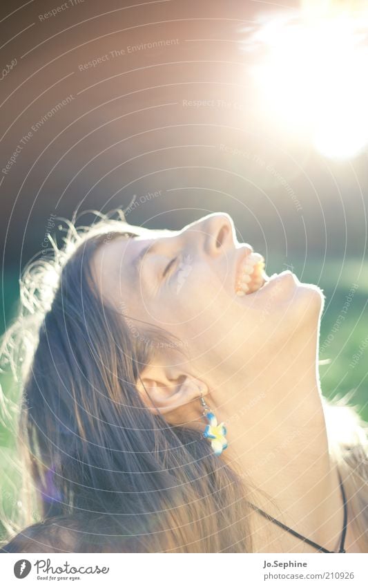 Glückskind Freude Sommer Sonne feminin Junge Frau Jugendliche Kopf 18-30 Jahre Erwachsene genießen lachen Fröhlichkeit positiv Gefühle Zufriedenheit