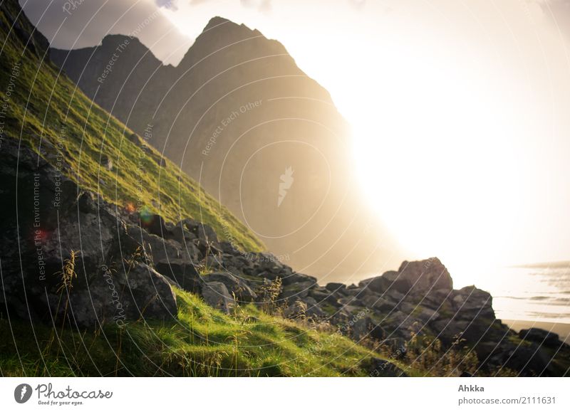 Sonnenuntergang, Strand, Bergwand, diffuses Gegenlicht, Lofoten harmonisch Wohlgefühl Sinnesorgane Erholung ruhig Meditation Landschaft Sonnenaufgang Gipfel