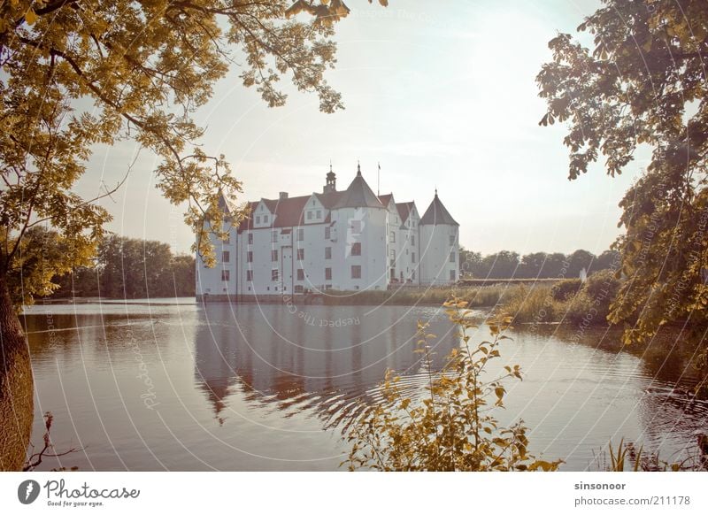 Wasserschloss Menschenleer Burg oder Schloss Bauwerk Mauer Wand Sehenswürdigkeit Wahrzeichen ästhetisch Farbfoto Außenaufnahme Abend Reflexion & Spiegelung