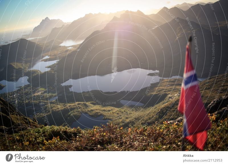 Besitzmarkierung Ferien & Urlaub & Reisen Landschaft Urelemente Sonnenaufgang Sonnenuntergang Berge u. Gebirge Küste Insel Lofoten Svolvaer Norwegen Fahne