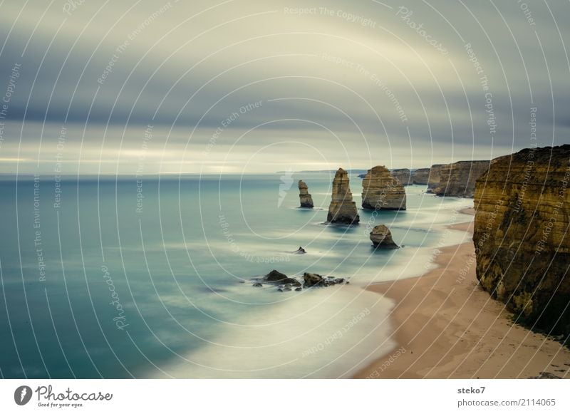 twelve apostles Felsen Meer Pazifik Twelve Apostles einzigartig Verfall Vergänglichkeit Klippe Erosion Gedeckte Farben Menschenleer Textfreiraum links