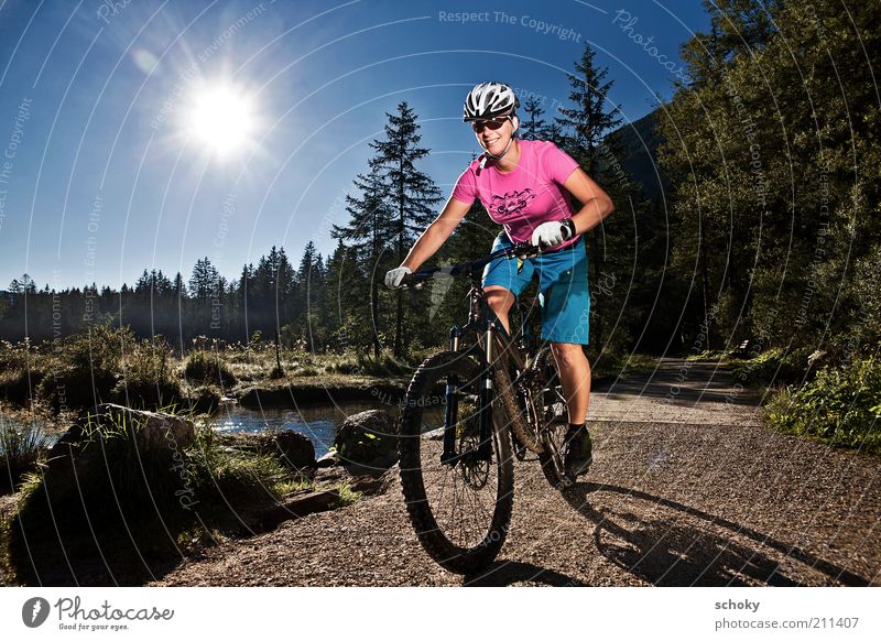 Sunrise MTB Freude Abenteuer Fahrradtour Sommer Sport Fitness Sport-Training Fahrradfahren Junge Frau Jugendliche 1 Mensch 18-30 Jahre Erwachsene Natur