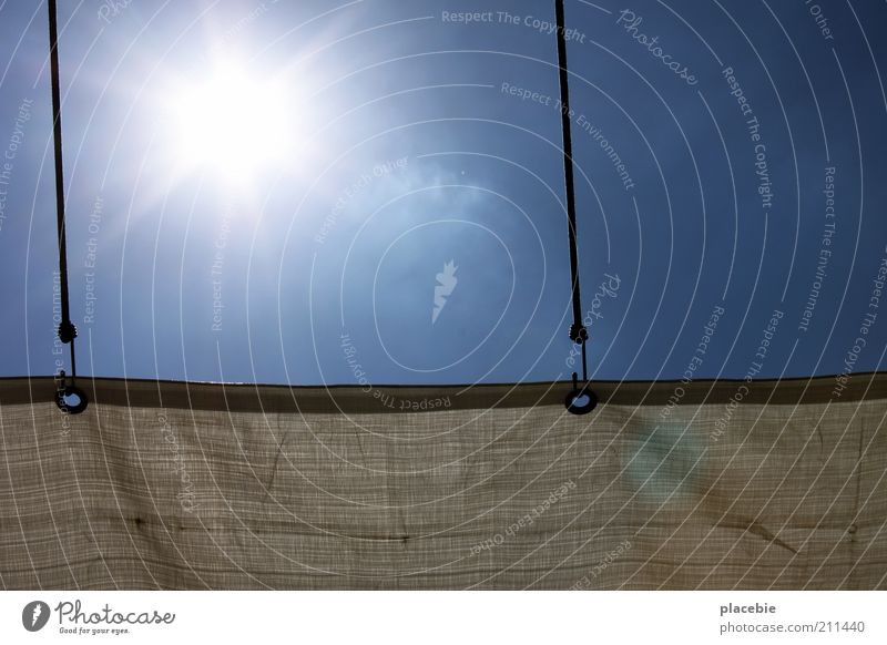 Sun is shining... Energiewirtschaft Sonnenenergie Dach heiß hell blau weiß Sonnensegel Schutz Schatten Stern Sommer Schönes Wetter Naht Wolkenloser Himmel hoch