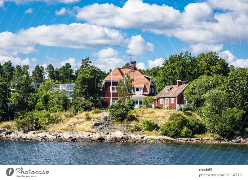 Schärengarten an der schwedischen Ostseeküste vor Stockholm Erholung Ferien & Urlaub & Reisen Tourismus Insel Haus Natur Landschaft Wolken Baum Wald Küste Dorf