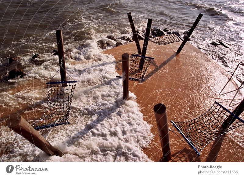 Lauschiges Plätzchen II Lübecker Bucht See Ostsee Meer Wellen Wasser Gischt Wasserspritzer Brandung Wind Hängematte Abenddämmerung Kellenhusen Rastplatz Pfosten