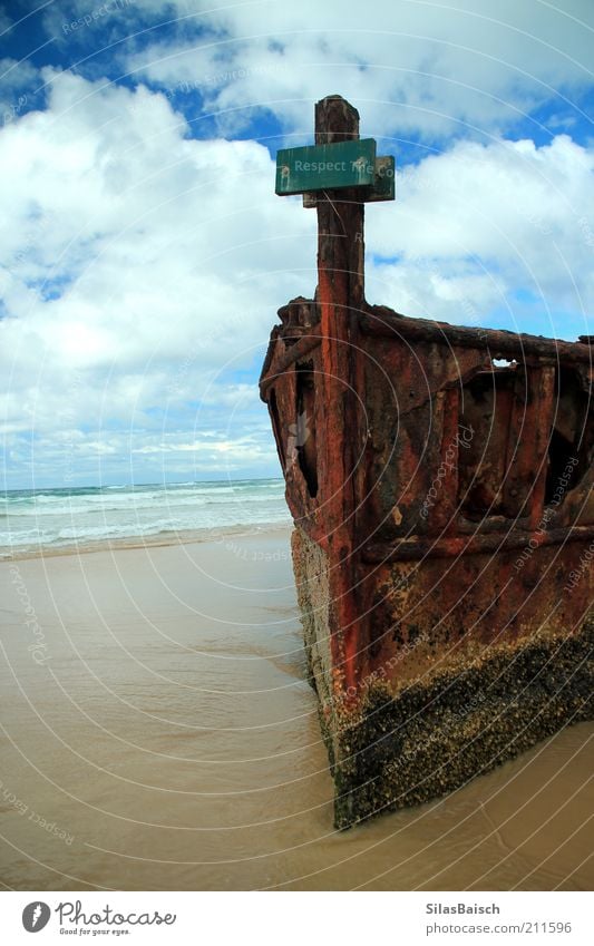 Gestrandet Sand Wolken Wellen Küste Strand Bucht Meer Insel Verkehrsmittel Schifffahrt Fischerboot Sportboot Wasserfahrzeug Schiffswrack alt dunkel eckig