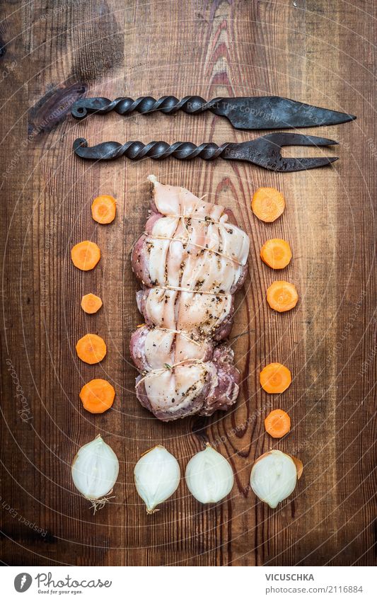 Schweinebraten Zubereiten Lebensmittel Fleisch Gemüse Ernährung Abendessen Festessen Messer Gabel Stil Design Häusliches Leben raw Zutaten Essen zubereiten