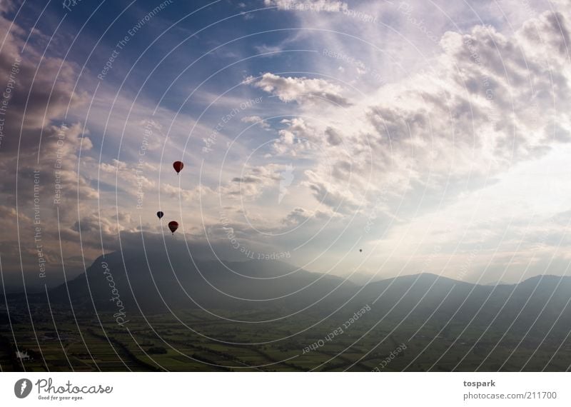 Ballonfahrt Abenteuer Expedition Sommer Umwelt Natur Landschaft Himmel Wolken Horizont Sonnenaufgang Sonnenuntergang Sonnenlicht Schönes Wetter Feld Hügel