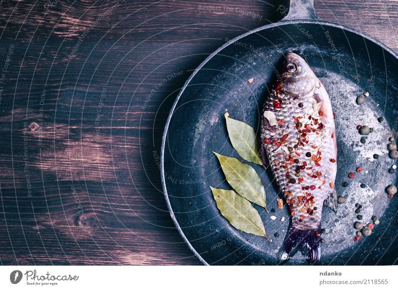 Karpfen Fisch Kräuter & Gewürze Pfanne Tisch Küche Natur Blatt Holz frisch lecker natürlich oben braun grün Kruzianer Paprika ganz Feinschmecker Top Gesundheit