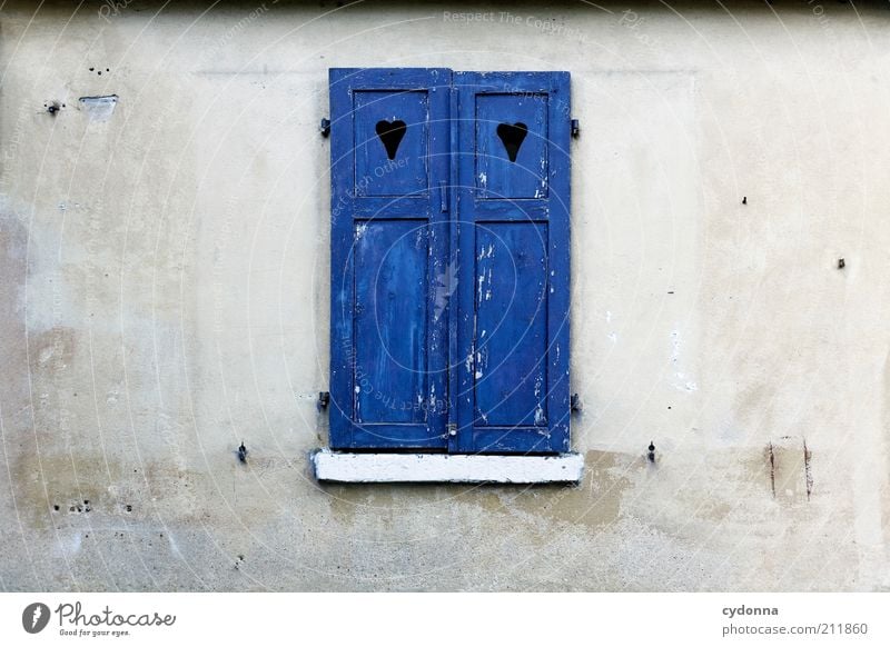 Verschlossen Stil ruhig Mauer Wand Fassade Fenster Idee Schutz stagnierend Fensterladen herzförmig geschlossen Farbfoto Außenaufnahme Detailaufnahme