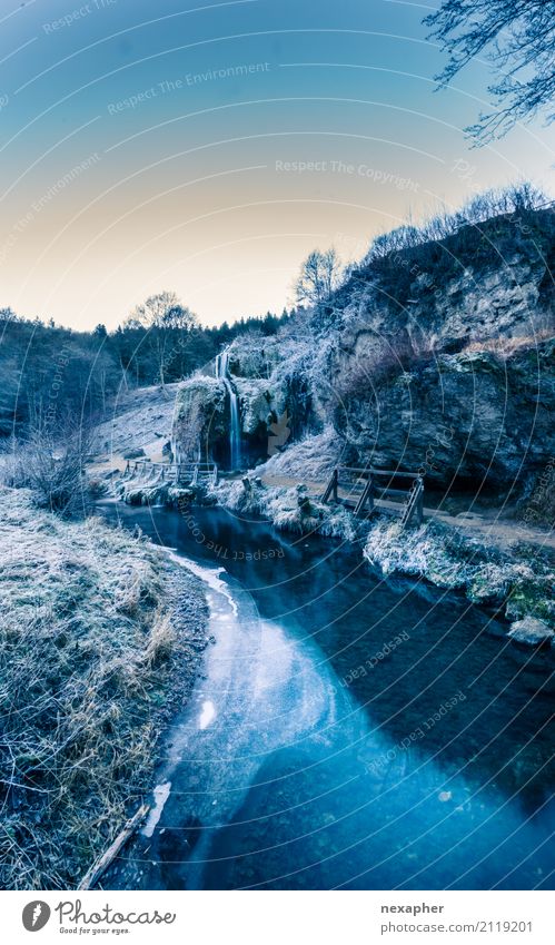 Eislandschaft Ausflug Abenteuer Winter Winterurlaub wandern Umwelt Natur Landschaft Himmel Flussufer beobachten entdecken Erholung frieren kalt blau Coolness