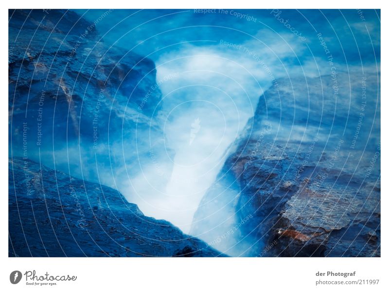 Die schäumende Schönheit Wasser Wassertropfen Küste Strand Gischt Felsen Farbfoto Außenaufnahme Dämmerung Langzeitbelichtung Stein Felsküste fantastisch