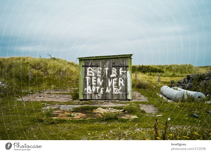 Man darf auch gar nichts mehr... Landschaft Garage Düne Himmel Nordseeküste verfallen Verbote Hinweis Natur Wolken Farbfoto Gedeckte Farben Außenaufnahme