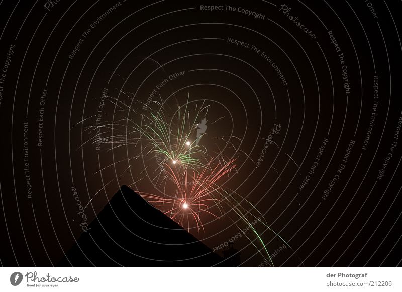 Fireworks #3 aka Tattoos in the sky Haus Feuerwerk Silvester u. Neujahr Feste & Feiern schön Farbfoto Außenaufnahme Menschenleer Hintergrund neutral Nacht