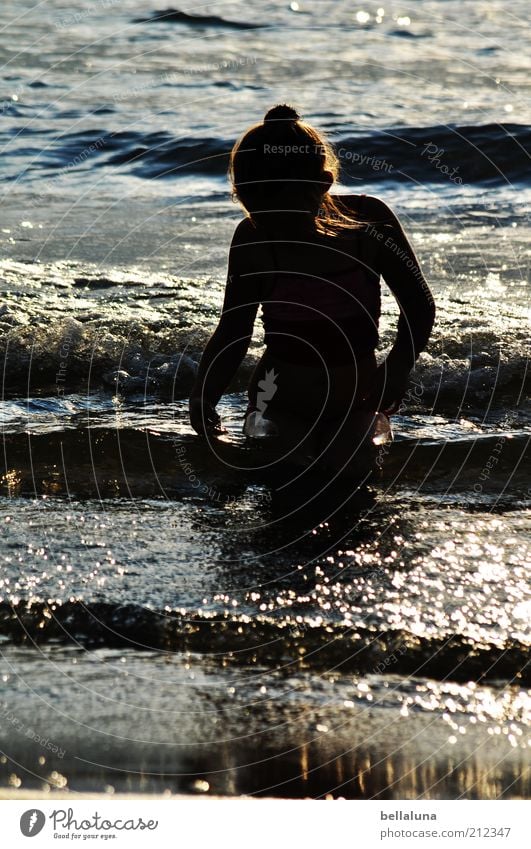 Die kleine Meerjungfrau harmonisch Erholung Ferien & Urlaub & Reisen Sommer Sommerurlaub Wellen Mensch Kind Mädchen Kindheit Leben Kopf Haare & Frisuren Arme 1