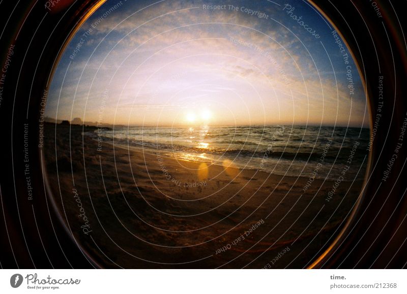 Frühe Liebe Glück Leben Zufriedenheit ruhig Sonne Strand Wellen Sand Himmel Horizont Ostsee Sehnsucht Abenddämmerung Natur Naturliebe Außenaufnahme Dämmerung