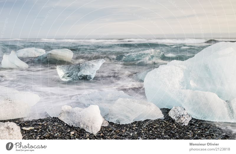 Diamond Beach, Jökulsárlón Glacier Lagoon, Iceland Umwelt Natur Landschaft Klima Eis Frost Wellen Küste Strand Bucht blau Island Reisefotografie Abeneteur