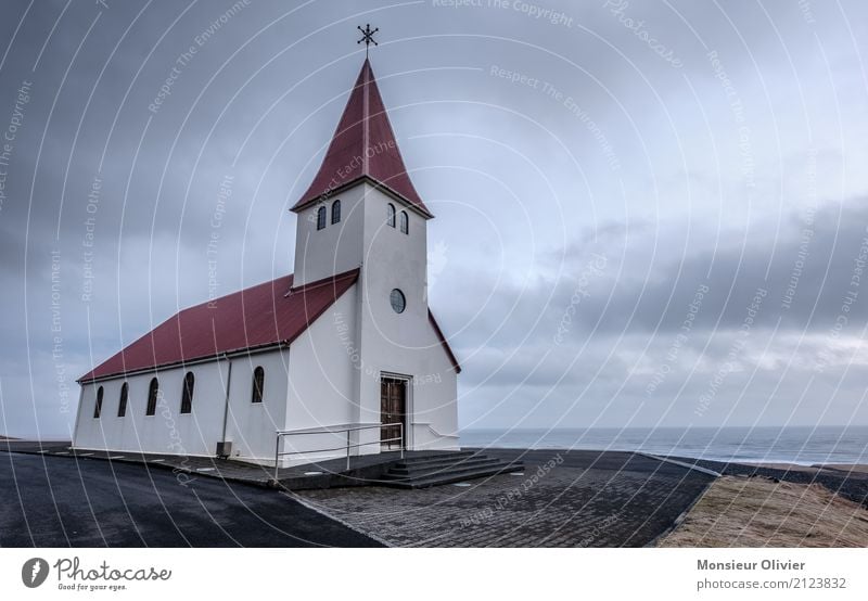 Kirche vin Vik, Island vik Menschenleer Bauwerk Gebäude Sehenswürdigkeit Ferien & Urlaub & Reisen Religion & Glaube Tourismus Außenaufnahme Reisefotografie rot