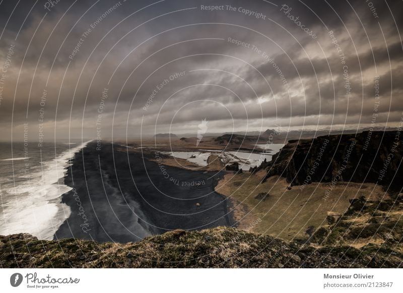 Schwarzer Sand Umwelt Natur Landschaft Wolken schlechtes Wetter Küste Abenteuer Ferien & Urlaub & Reisen Island Strand schwarz dramatisch Reisefotografie