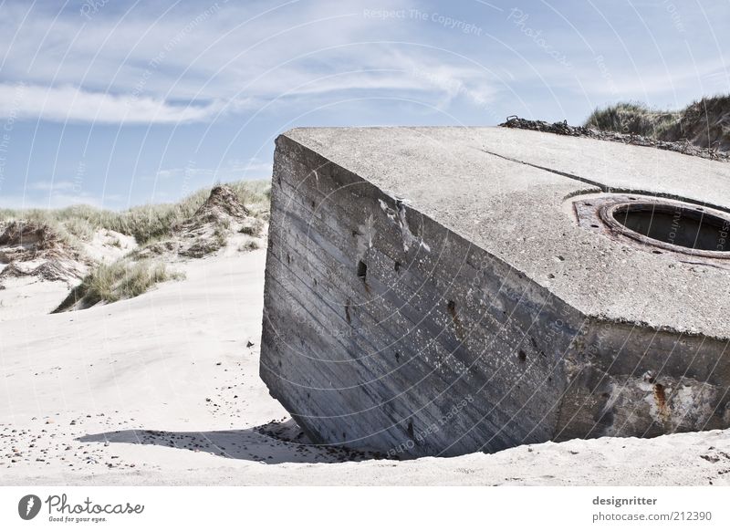 Landung der Betonköppe Sand Küste Strand Nordsee Düne Ruine Gebäude Bunker Festung wehrhaft wehren Denkmal Krieg Weltkrieg Farbfoto Gedeckte Farben