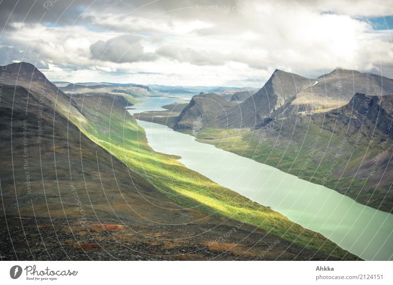 Wie das Licht Farbe bringt Landschaft Wolken Sonnenlicht Berge u. Gebirge See Schweden ästhetisch außergewöhnlich exotisch fantastisch frei gigantisch