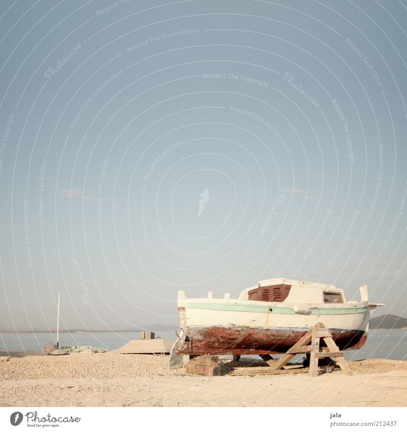 packen wir's an! Handwerk Landschaft Himmel Küste Meer Kroatien Motorboot hell blau Renovieren Hafen gebraucht Farbfoto Außenaufnahme Menschenleer