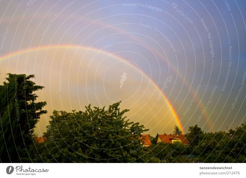 Zwei Töpfe voller Gold! Regenbogen regenbogenfarben paarweise Wolken Abend Dämmerung Sonnenuntergang mystisch selten einzigartig Natur gelb braun beige blau