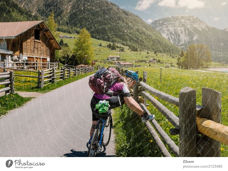 Pause!!!!!! Freizeit & Hobby Ferien & Urlaub & Reisen Abenteuer Fahrradtour Sommerurlaub Junge Frau Jugendliche 18-30 Jahre Erwachsene Natur Landschaft Himmel