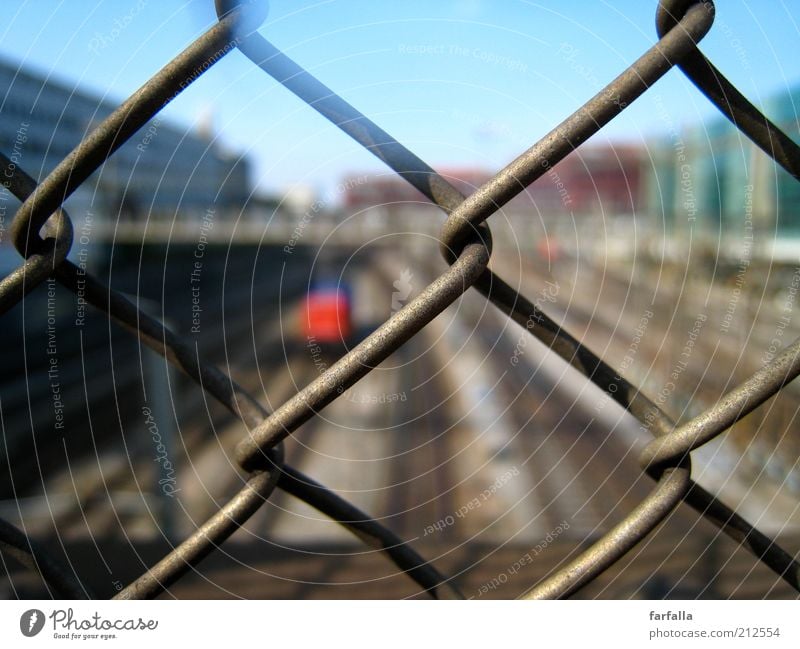 Durchblick? Stadt überbevölkert Menschenleer Bahnhof Brücke Verkehrsmittel Verkehrswege Personenverkehr Güterverkehr & Logistik Bahnfahren Schienenverkehr