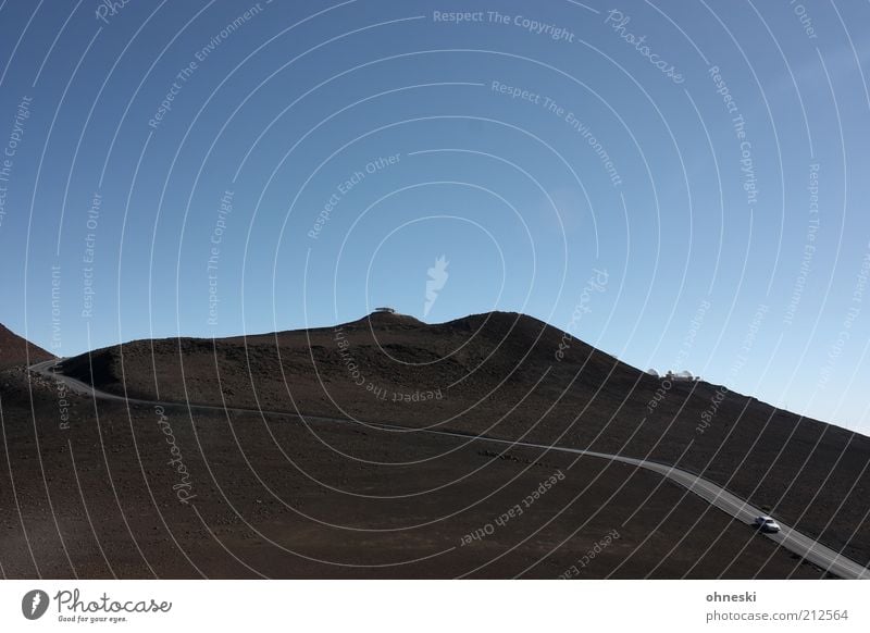 Einsamstraße Berge u. Gebirge Gipfel Vulkan Haleakala Verkehrswege Straßenverkehr Autofahren PKW Fernweh Einsamkeit Farbfoto Außenaufnahme Menschenleer