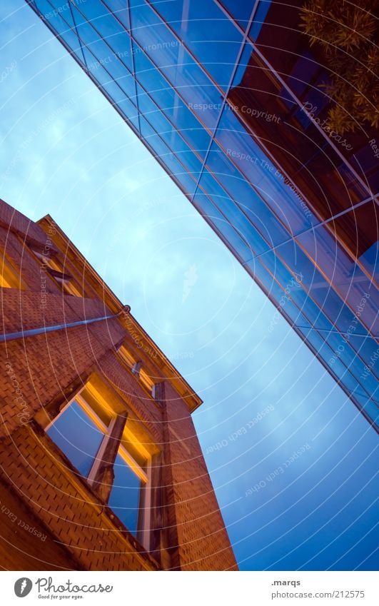 Alt\Neu Lifestyle Stil Haus Wirtschaft Himmel Bankgebäude Bauwerk Gebäude Architektur Altbau Neubau leuchten Häusliches Leben eckig groß Stadt Farbe Optimismus