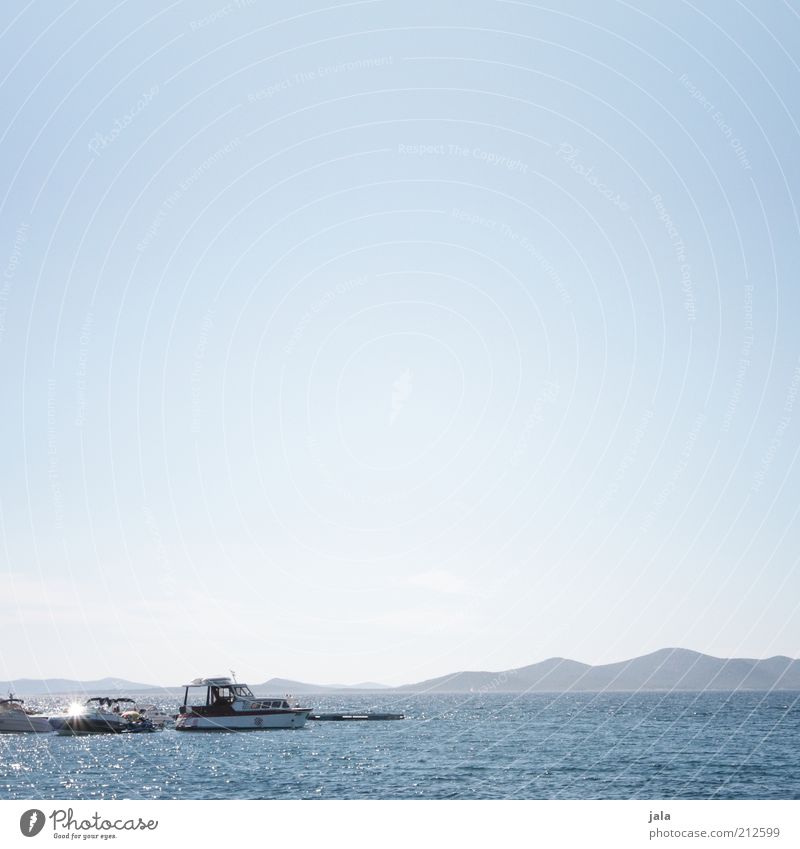 boats Ferien & Urlaub & Reisen Ferne Freiheit Sommer Meer Natur Landschaft Himmel Hügel Küste Insel Kroatien Schifffahrt Motorboot Hafen hell blau Lebensfreude