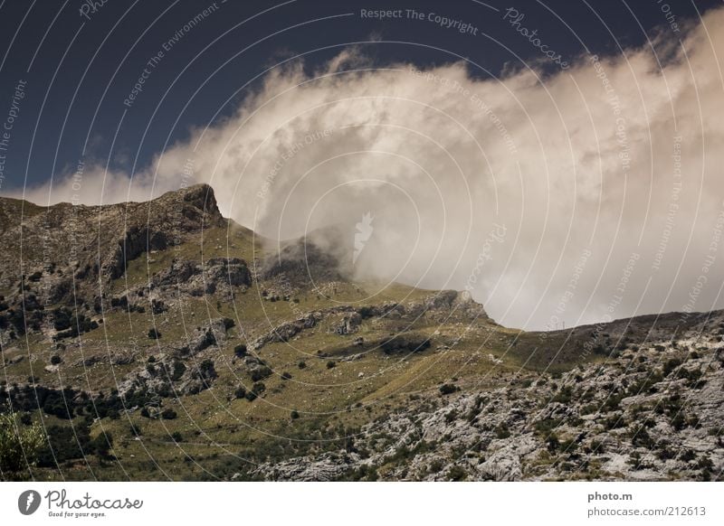 Gebirge Umwelt Natur Landschaft Wolken Wetter Hügel Felsen Berge u. Gebirge Gipfel Mallorca Spanien Farbfoto Gedeckte Farben Außenaufnahme Tag