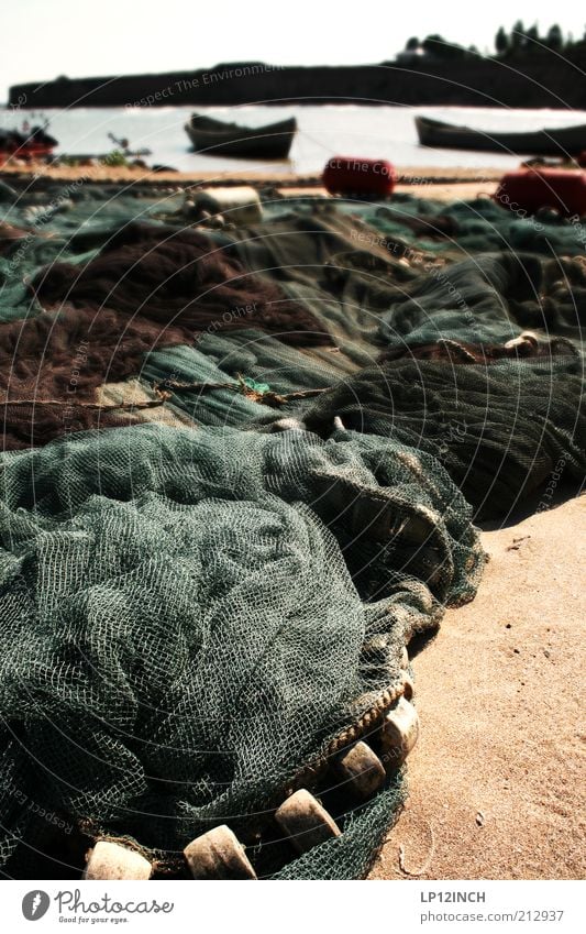 Fische fangen Umwelt Wasser Sommer Küste Strand Meer Sand Netzwerk Wasserfahrzeug Fischerboot Fischernetz Nylon Menschenleer zusammengerollt Haufen Fangquote