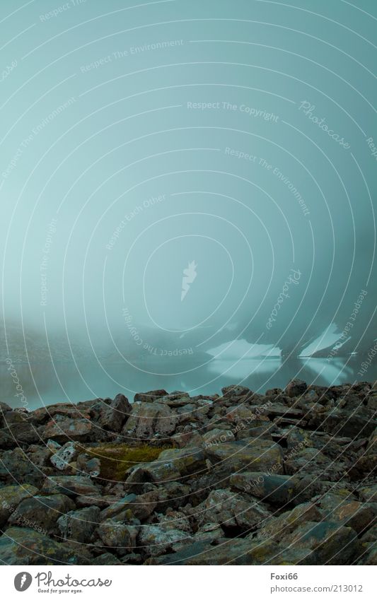 hinterm Nebel befindet sich das Ziel Ferien & Urlaub & Reisen Berge u. Gebirge Umwelt Natur Landschaft Wasser Sommer Klima schlechtes Wetter Felsen Menschenleer