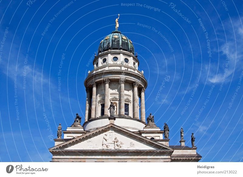 Französischer Dom Skulptur Berlin Deutschland Hauptstadt Altstadt Menschenleer Bauwerk Architektur Fassade Dach Sehenswürdigkeit Wahrzeichen Denkmal Barock