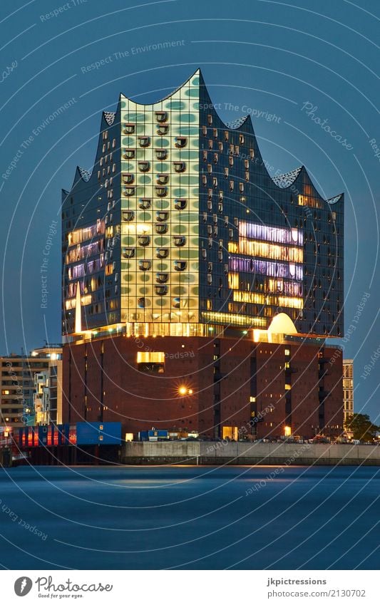 Elbphilharmonie elegant Sommer Sonne Musik Medienbranche Architektur Konzert Opernhaus Hamburg Deutschland Europa Stadt Hafenstadt Skyline Haus Traumhaus