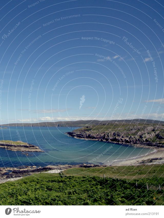 schöne Aussichten Landschaft Wasser Horizont Hügel Felsen Bucht Meer Zufriedenheit Farbfoto Klippe Blauer Himmel Textfreiraum oben Felsküste Panorama (Aussicht)