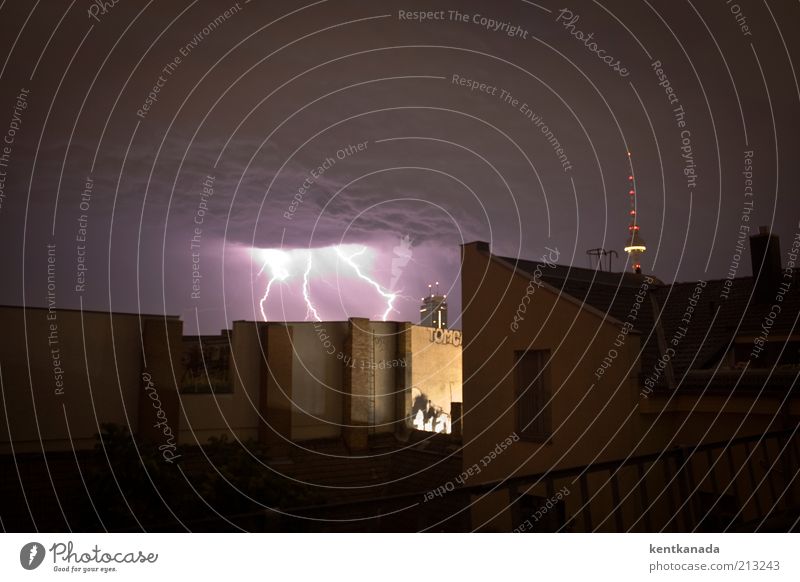 Electric City Himmel Gewitterwolken Nachthimmel Sommer Wetter schlechtes Wetter Unwetter Wind Sturm Blitze Berlin Mitte Deutschland Stadt Hauptstadt