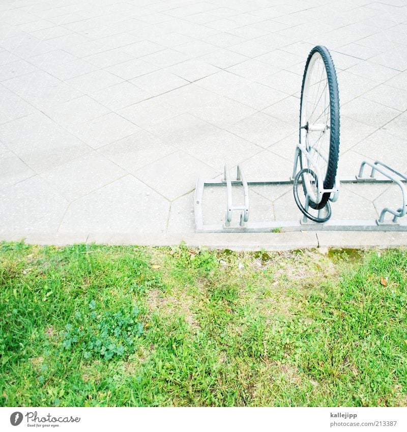 die haben doch ein rad ab! Fahrradständer entwenden Diebstahl Versicherung Kriminalität Schloss Rad fehlen Rest verlieren vermissen Farbfoto mehrfarbig