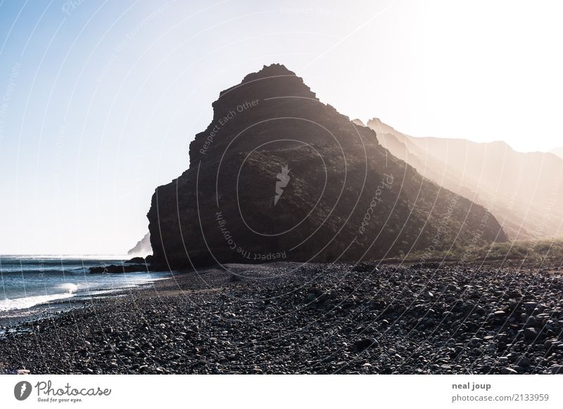 The Rock Natur Urelemente Berge u. Gebirge Küste Insel Gomera Felsen bedrohlich dunkel frei nass wild Einsamkeit Respekt Endzeitstimmung entdecken Erholung