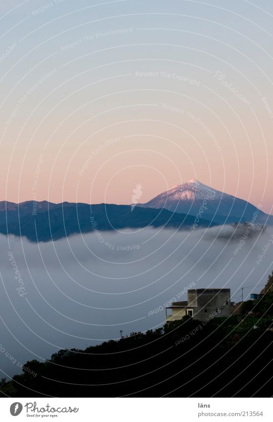 aus sicht Natur Landschaft Himmel Wolken Berge u. Gebirge Schneebedeckte Gipfel Vulkan Haus ruhig Kanaren Teneriffa Teide Farbfoto Außenaufnahme Menschenleer