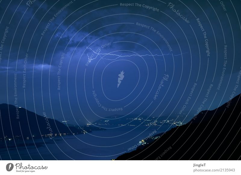 feine linien Umwelt Natur Landschaft Wasser Himmel Sommer Klima Gewitter Blitze Berge u. Gebirge See außergewöhnlich wild blau schwarz weiß schön einzigartig