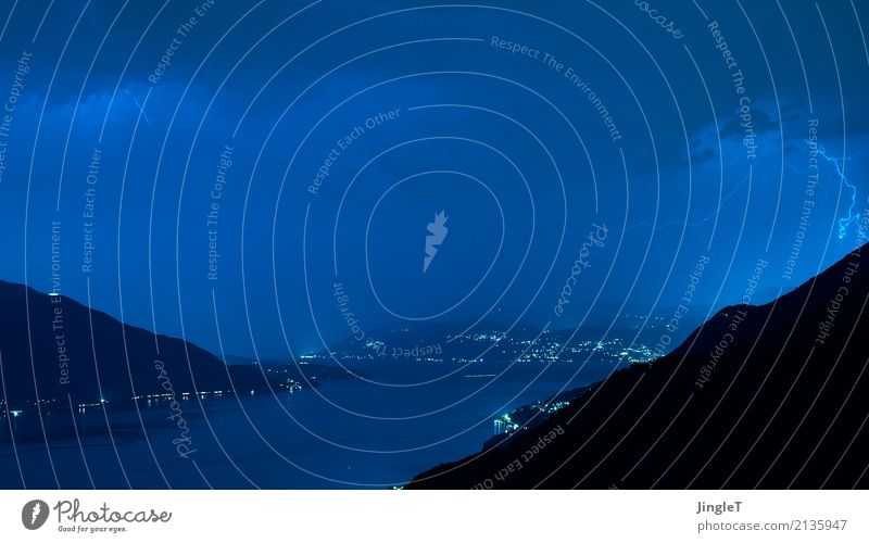 blue lightning Umwelt Natur Landschaft Urelemente Himmel Wolken Gewitterwolken Sommer schlechtes Wetter Unwetter Blitze See Lago Maggiore blau schwarz türkis