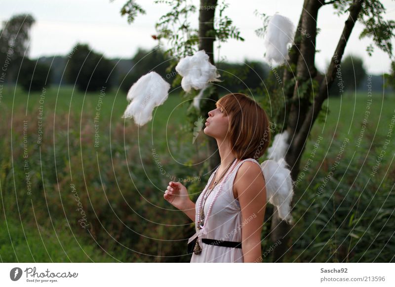 little clouds Freude Glück schön Wohlgefühl Zufriedenheit Erholung Sommer feminin Junge Frau Jugendliche Haare & Frisuren 18-30 Jahre Erwachsene Natur