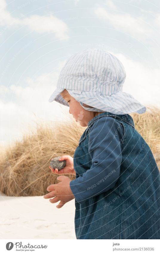 Mein Stein Ferien & Urlaub & Reisen Ausflug Abenteuer Sommer Sommerurlaub Kindererziehung Bildung lernen Kleinkind 1-3 Jahre Natur Sand Strand Kleid Sonnenhut