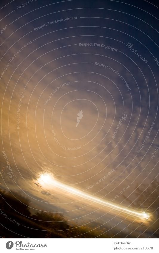 Mond Umwelt Natur Landschaft Nachthimmel Horizont Vollmond Park dunkel August Sternbild Wolken Wolkendecke Streifen Farbfoto Außenaufnahme Experiment